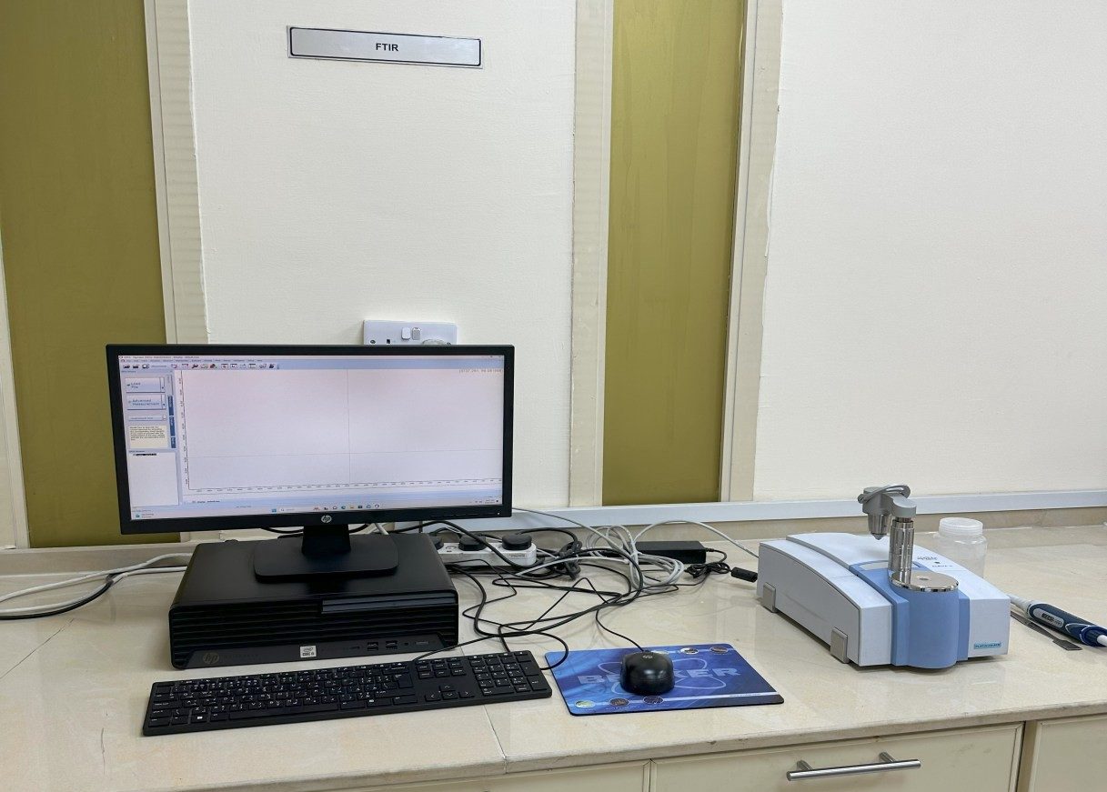 FTIR spectroscopy station in the Oren laboratory